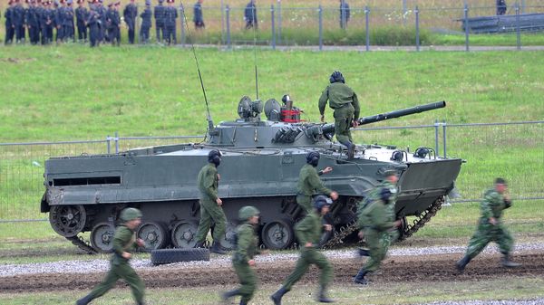 BMP 3 armored vehicle showcased at the 2nd International Forum 'Engineering Technologies 2012' in Zhukovsky outside Moscow - Sputnik International