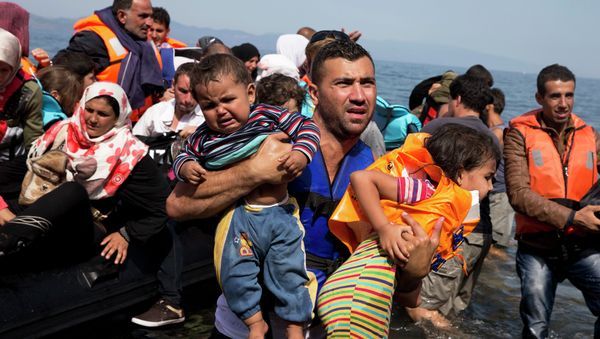 Syrian refugees arrive aboard a dinghy after crossing from Turkey to the island of Lesbos, Greece, Thursday, Sept. 10, 2015. The US is making plans to accept 10,000 Syrian refugees in the coming budget year - Sputnik International