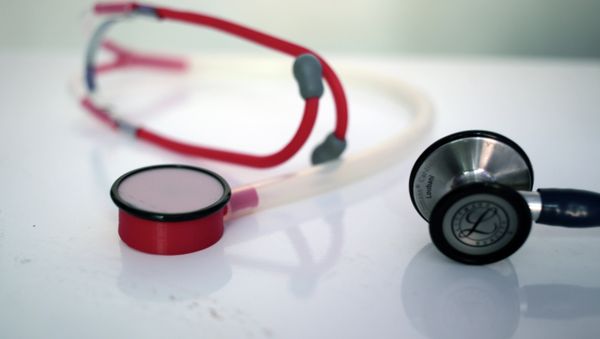 In this Monday, Sept. 7, 2015 photo, a 3D printed stethoscope, left, is seen next to a traditional medical stethoscope in Gaza City. - Sputnik International