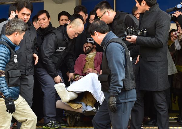 South Korean policemen carry Kim Ki-Jong (C, on the wheelchair), who faces possible attempted murder charges after slashing US Ambassador Mark Lippert, as he leaves a police station for a court in Seoul on March 6, 2015 South Korean policemen carry Kim Ki-Jong (C, on the wheelchair), who faces possible attempted murder charges after slashing US Ambassador Mark Lippert, as he leaves a police station for a court in Seoul on March 6, 2015 - Sputnik International