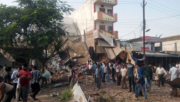 People gather around the site of an explosion at a restaurant in Jhabua district in the central Indian state of Madhya Pradesh on September 12, 2015 People gather around the site of an explosion at a restaurant in Jhabua district in the central Indian state of Madhya Pradesh on September 12, 2015 - Sputnik International