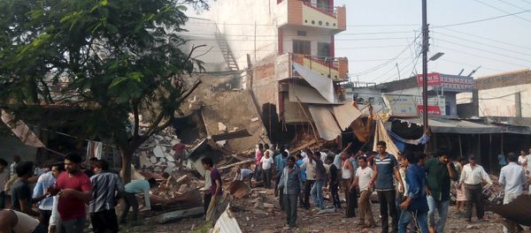 People gather around the site of an explosion at a restaurant in Jhabua district in the central Indian state of Madhya Pradesh on September 12, 2015 People gather around the site of an explosion at a restaurant in Jhabua district in the central Indian state of Madhya Pradesh on September 12, 2015 - Sputnik International