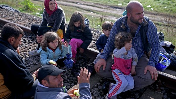 Migrants take a rest after crossing into the country from Serbia at the border near Roszke, Hungary September 12, 2015 Migrants take a rest after crossing into the country from Serbia at the border near Roszke, Hungary September 12, 2015 - Sputnik International