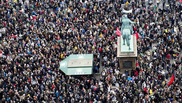 People show their support for refugees and migrants during a rally in Copenhagen September 12, 2015 - Sputnik International
