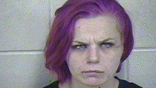 This photo made available by the Jackson County Detention Center on Saturday, Sept. 12, 2015 shows Brittany Mugrauer. The 24-year-old mother is in custody after her dirty, barefoot 4- and 6-year-old children were found living in a wooden shipping crate in an underground cave on the eastern edge of Kansas City, Mo. Mugrauer was charged Friday with two counts of felony child endangerment. - Sputnik International