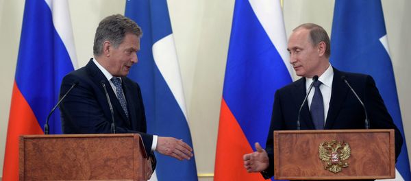 Russian President Vladimir Putin, right, and Finnish President Sauli Niinisto greet each other at a joint news conference in the Novo-Ogaryovo residence outside Moscow, Russia, Tuesday, June 16, 2015 - Sputnik International