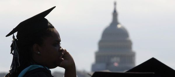 With the US Capitol as a backdrop, George Washington University students gather for their commencement ceremony on the National Mall in Washington - Sputnik International