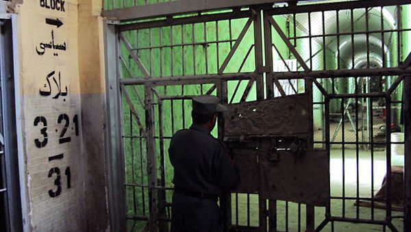 An Afghan policeman stands guard inside the jail in Kandahar on April 27, 2011. - Sputnik International