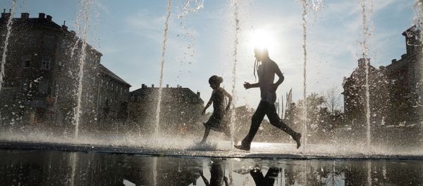 Children cool down in a fountain outside of Columbus Shopping centre in Vienna on August 11, 2015 as a heat wave continues in the region where temperatures are reaching 38 degrees Celsius Children cool down in a fountain outside of Columbus Shopping centre in Vienna on August 11, 2015 as a heat wave continues in the region where temperatures are reaching 38 degrees Celsius - Sputnik International