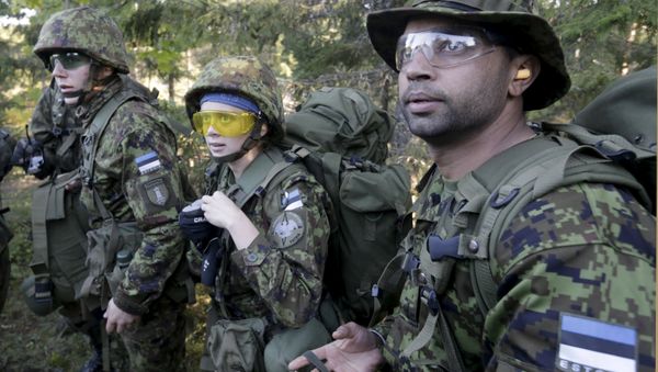 Estonia's Defence League volunteer soldiers attend training drill near Rabasaare, Estonia, September 12, 2015 - Sputnik International