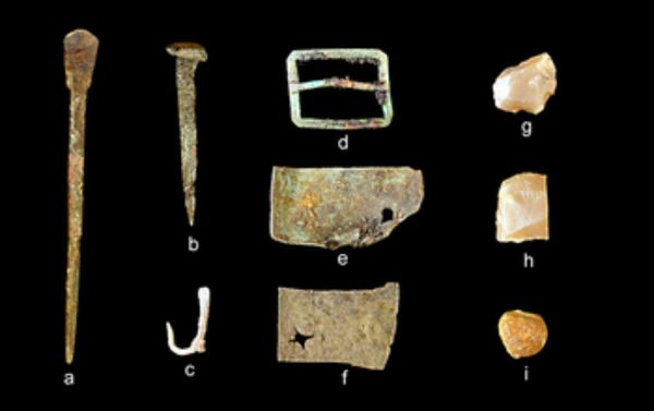 A representative collection of artifacts discovered in July 2015 includes (from left) part of a set of dividers, a nail, a fishhook, a buckle, sheet copper, gun flints and a musket ball A representative collection of artifacts discovered in July 2015 includes (from left) part of a set of dividers, a nail, a fishhook, a buckle, sheet copper, gun flints and a musket ball - Sputnik International