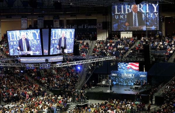 Democratic presidential candidate, Sen. Bernie Sanders, I-Vt. gestures during a speech at Liberty University in Lynchburg, Va., Monday, Sept. 14, 2015. Democratic presidential candidate, Sen. Bernie Sanders, I-Vt. gestures during a speech at Liberty University in Lynchburg, Va., Monday, Sept. 14, 2015. - Sputnik International