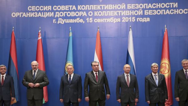 (From L to R) Presidents Serzh Sargsyan of Armenia, Alexander Lukashenko of Belarus, Nursultan Nazarbayev of Kazakhstan, Emomali Rahmon of Tajikistan, Vladimir Putin of Russia, Almazbek Atambayev of Kyrgyzstan and the organization's Secretary General Nikolai Bordyuzha pose for an official photo as they attend a session of the Collective Security Treaty Organization (CSTO) in Dushanbe, Tajikistan - Sputnik International