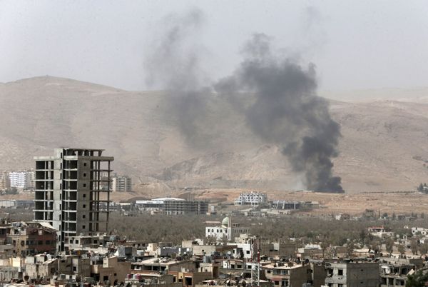 Smoke rises during clashes between forces loyal to Syria's President Bashar al-Assad and the Army of Islam fighters Smoke rises during clashes between forces loyal to Syria's President Bashar al-Assad and the Army of Islam fighters - Sputnik International