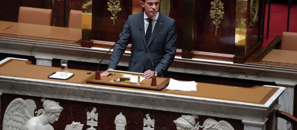 French Prime Minister Manuel Valls delivers a speech to explain France's decision to launch reconnaissance flights over Syria, at the National Assembly in Paris, France, September 15, 2015. - Sputnik International