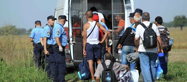 A group of migrants is gathered by Croatian police in Tovarnik, Croatia September 16, 2015 A group of migrants is gathered by Croatian police in Tovarnik, Croatia September 16, 2015 - Sputnik International