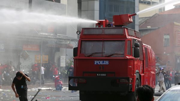 A Red Shirt demonstrator runs away from a water cannon - Sputnik International
