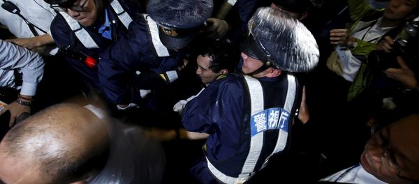 Police officers detain a protester taking part in a rally against Japan's Prime Minister Shinzo Abe's security bill and his administration in front of the parliament in Tokyo, Japan - Sputnik International