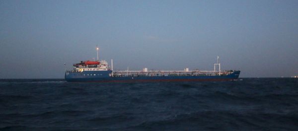 A Russian-flagged oil tanker is seen in Tripoli Naval Base after coast guard of the central region guards captured it - Sputnik International