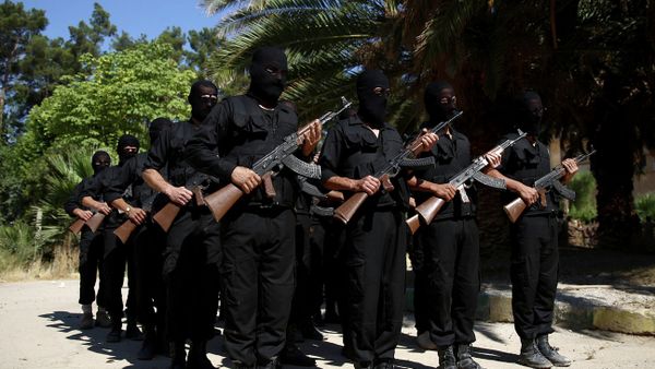 Rebel fighters who recently joined the Failaq al-Rahman brigade take part in a training session with fake weapons at a camp in Syria's rebel-held Eastern Ghouta region before being sent to the front lines - Sputnik International