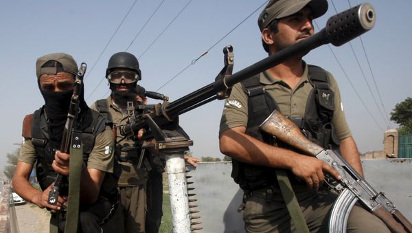 Soldiers arrive to repel an attack on an air force base in Peshawar, Pakistan - Sputnik International
