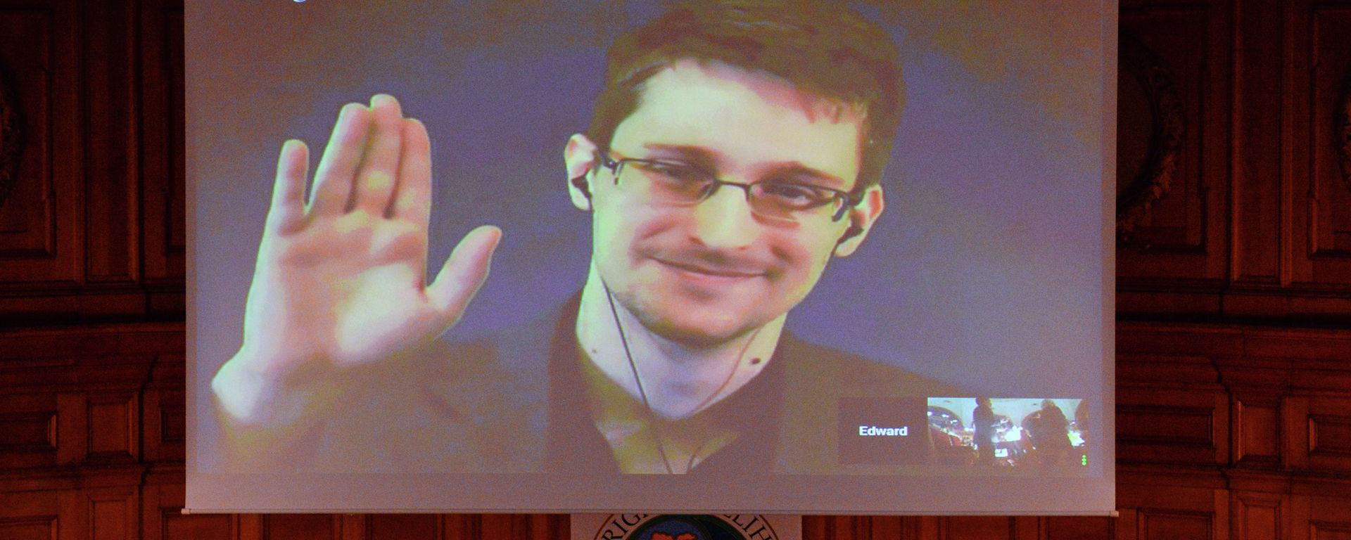 US National Security Agency (NSA) whistleblower Edward Snowden US National Security Agency (NSA) whistleblower Edward Snowden - Sputnik International, 1920, 19.10.2021