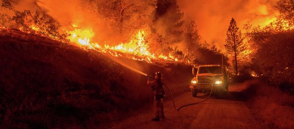 A firefighter douses flames from a backfire while battling the Butte fire near San Andreas, California on September 12, 2015 A firefighter douses flames from a backfire while battling the Butte fire near San Andreas, California on September 12, 2015 - Sputnik International