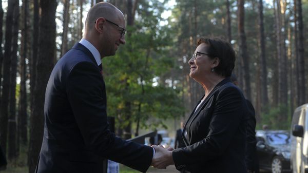 Ukrainian Prime Minister Arseniy Yatsenyuk, left, greets Poland’s Prime Minister Ewa Kopacz, prior to a commemoration ceremony for the victims of Soviet-era repressions near the village of Bykovnia outside Kiev, Ukraine, Thursday, Sept. 17, 2015 Ukrainian Prime Minister Arseniy Yatsenyuk, left, greets Poland’s Prime Minister Ewa Kopacz, prior to a commemoration ceremony for the victims of Soviet-era repressions near the village of Bykovnia outside Kiev, Ukraine, Thursday, Sept. 17, 2015 - Sputnik International