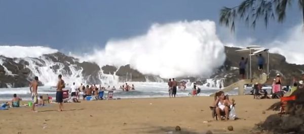 Massive Wave coming over huge reefs!! Massive Wave coming over huge reefs!! - Sputnik International