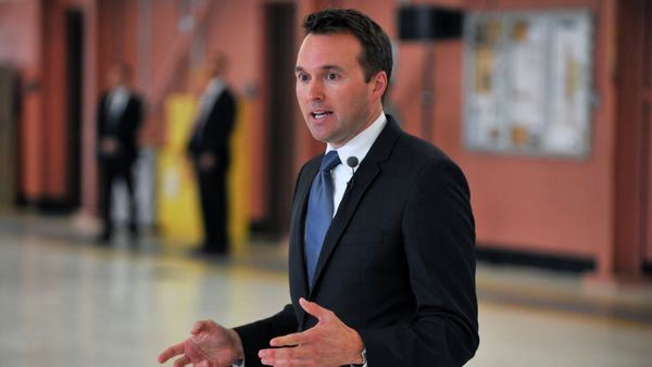 Acting Secretary of the Air Force Eric Fanning speaks to 300 members of the 106th Rescue Wing, New York Air National Guard during a visit to Francis S. Gabreski Air National Guard Base in Westhampton Beach, New York on July 25, 2013 - Sputnik International