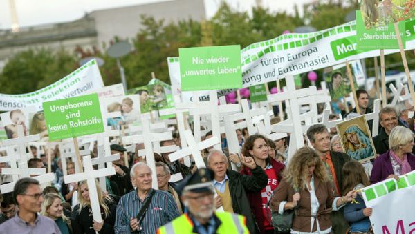 Supporters of christian group Pro Life carry crosses and hold a banner that reads (L) Unborn are no commodity as they protest against abortion in Berlin, Germany on September 21, 2013 - Sputnik International