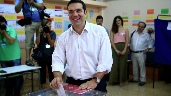 Leader of left-wing Syriza party and former Prime Minister Alexis Tsipras casts his vote at a polling station in Athens, Sunday, Sept. 20, 2015 Leader of left-wing Syriza party and former Prime Minister Alexis Tsipras casts his vote at a polling station in Athens, Sunday, Sept. 20, 2015 - Sputnik International