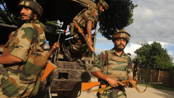 Indian army personnel unload from a truck at Ambadi village in Assam state's Kokrajhar district - Sputnik International