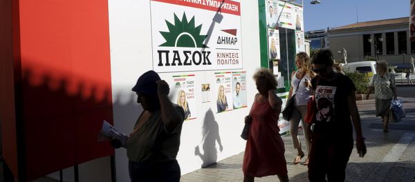 People walk in front of a pre-election kiosk of the Greek Socialist party PASOK in Athens, Greece, September 17, 2015 People walk in front of a pre-election kiosk of the Greek Socialist party PASOK in Athens, Greece, September 17, 2015 - Sputnik International