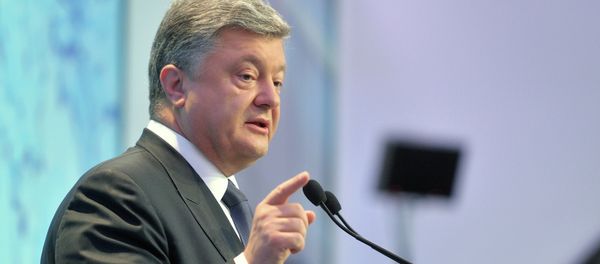 Ukrainian President Petro Poroshenko delivers a speech during 12th Yalta Annual Meeting (YES) in Kiev on September 11, 2015 Ukrainian President Petro Poroshenko delivers a speech during 12th Yalta Annual Meeting (YES) in Kiev on September 11, 2015 - Sputnik International