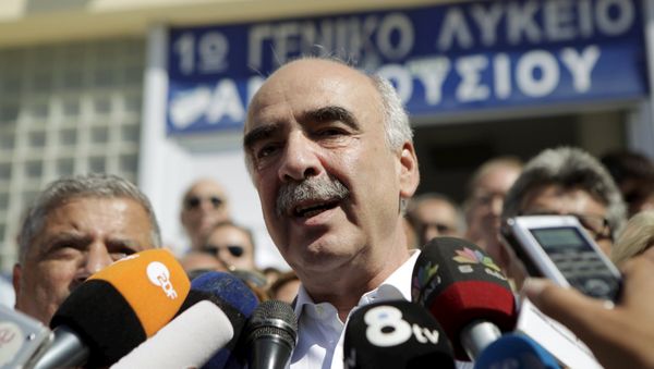 Conservative New Democracy leader Vangelis Meimarakis talk to the media after voting for the general election in Athens, Greece, September 20, 2015 - Sputnik International