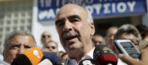 Conservative New Democracy leader Vangelis Meimarakis talk to the media after voting for the general election in Athens, Greece, September 20, 2015 - Sputnik International