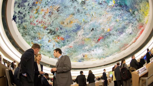 Delegates are seen beneath a ceiling painted by Spanish artist Miquel Barcelo during 28th Human Rights Council at the United Nations headquarters in Geneva on March 2, 2015. - Sputnik International