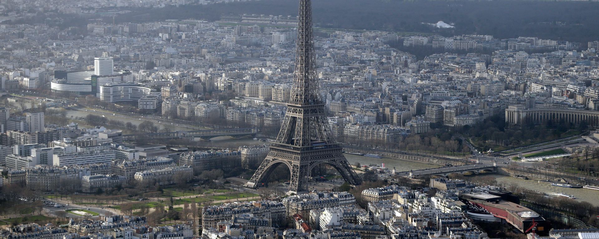 An aerial view taken on January 11, 2015 shows the Eiffel Tower in Paris An aerial view taken on January 11, 2015 shows the Eiffel Tower in Paris - Sputnik International, 1920, 13.01.2024