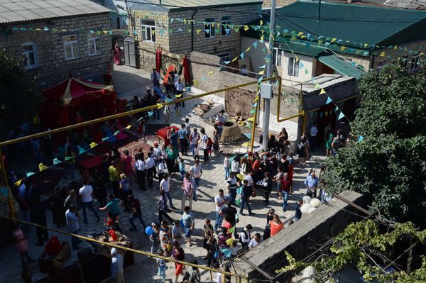 Residents and guests in the area of the ancient city of Magal during celebrations of Derbent's 2,000th birthday. - Sputnik International