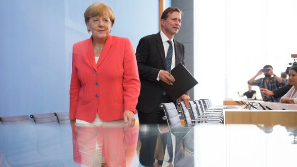 German Chancellor Angela Merkel, left, and government spokesman Steffen Seibert leave after Merkel's annual summer news conference in Berlin, Germany, Monday, Aug. 31, 2015 - Sputnik International