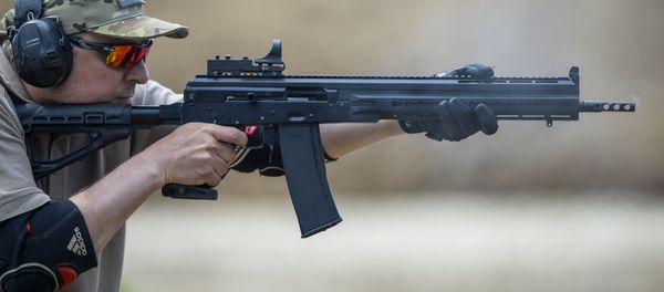 Demo firing a Saiga 12 smoothbore autoloading shotgun Demo firing a Saiga 12 smoothbore autoloading shotgun - Sputnik International