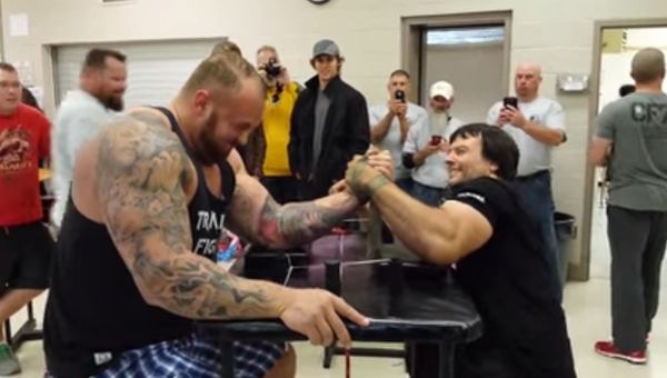 Devon Larratt vs. Game of Thrones The Mountain - Sputnik International
