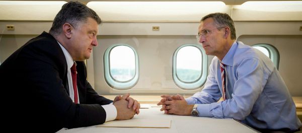 Ukrainian President Petro Poroshenko, left, and NATO Secretary General Jens Stoltenberg talk in a helicopter on the way to a military training ground outside Lviv, western Ukraine, Monday, Sept. 21, 2015 Ukrainian President Petro Poroshenko, left, and NATO Secretary General Jens Stoltenberg talk in a helicopter on the way to a military training ground outside Lviv, western Ukraine, Monday, Sept. 21, 2015 - Sputnik International