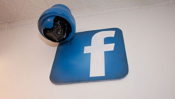 Facebook doesn't bring you closer to friends, it brings you closer to the police - Sputnik International