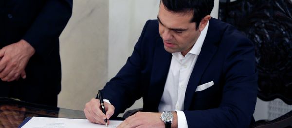 Leftwing leader Alexis Tsipras signs official documents after being sworn in as prime minister at a ceremony attended by President Prokopis Pavlopoulos in Athens on Monday, Sept. 21, 2015 - Sputnik International