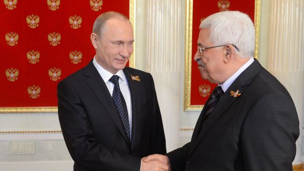 May 9, 2015. Russian President Vladimir Putin (left) welcomes President of Palestine Mahmoud Abbas during his meeting with foreign delegation heads and honorary guests in the Kremlin May 9, 2015. Russian President Vladimir Putin (left) welcomes President of Palestine Mahmoud Abbas during his meeting with foreign delegation heads and honorary guests in the Kremlin - Sputnik International