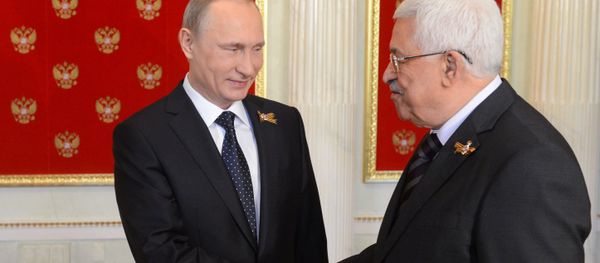 May 9, 2015. Russian President Vladimir Putin (left) welcomes President of Palestine Mahmoud Abbas during his meeting with foreign delegation heads and honorary guests in the Kremlin - Sputnik International
