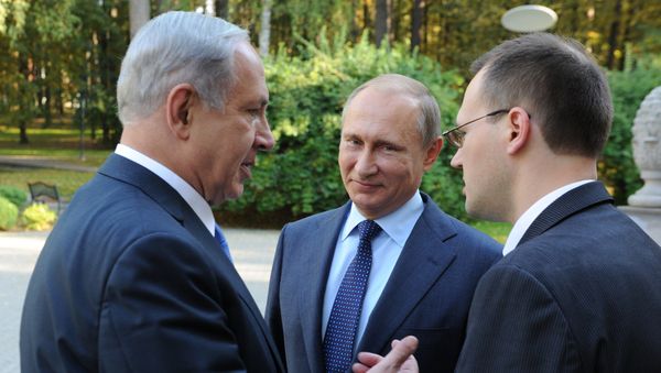Russian President Vladimir Putin, center, listens to Israeli Prime Minister Benjamin Netanyahu, left, during their meeting in Novo-Ogaryovo residence just outside Moscow, Russia, on Monday, Sept. 21, 2015 Russian President Vladimir Putin, center, listens to Israeli Prime Minister Benjamin Netanyahu, left, during their meeting in Novo-Ogaryovo residence just outside Moscow, Russia, on Monday, Sept. 21, 2015 - Sputnik International