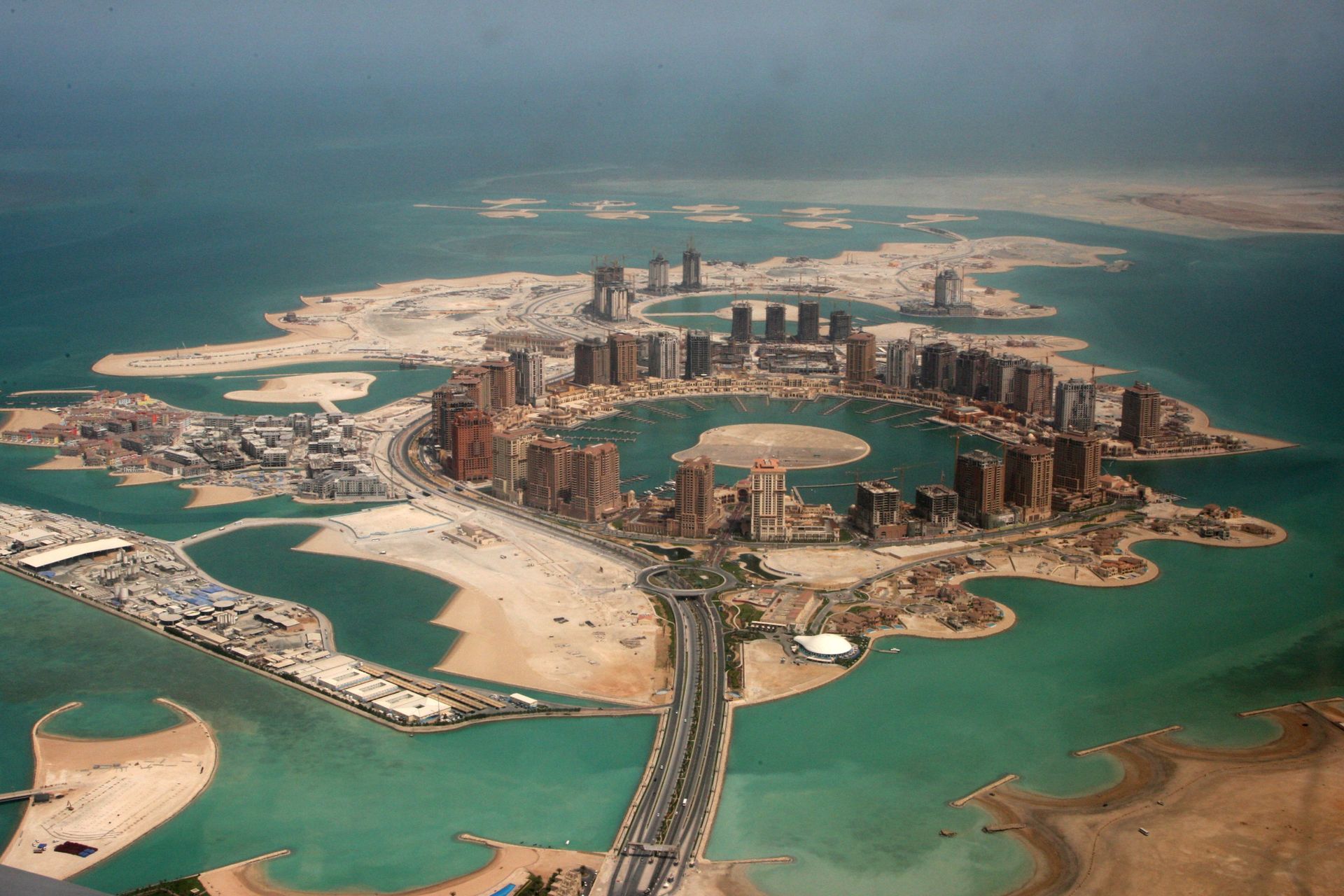 An aerial view shows the pearl Qatar project in Doha, Qatar, Thursday, April 8, 2010 An aerial view shows the pearl Qatar project in Doha, Qatar, Thursday, April 8, 2010 - Sputnik International, 1920, 20.10.2022